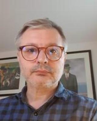 Adil Hansen headshot